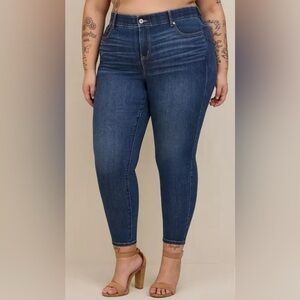 TORRID Bombshell Skinny Premium Blue Denim Urban Streetwear Jeans Sz 26R